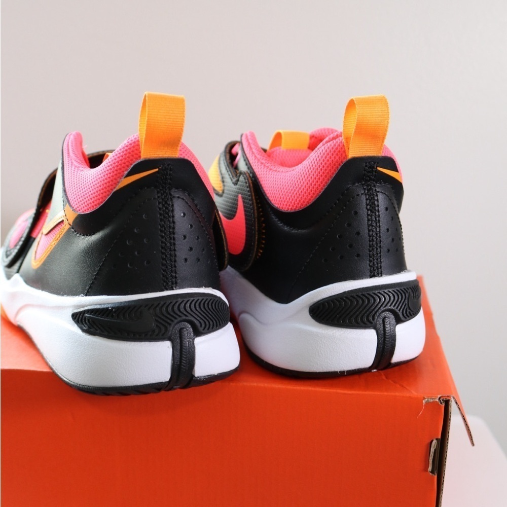 NWB Nike Team Hustle D 7Y Big Kids' Basketball Shoes DV8996-001 Black/Pink - Picture 10 of 10